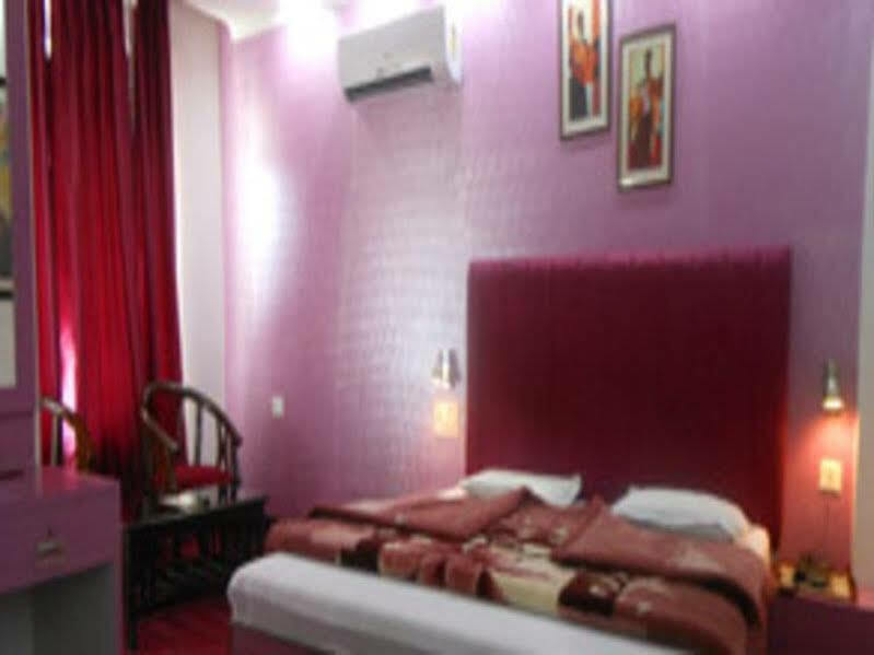 Ratan Palace Hotel Dehradun Bagian luar foto